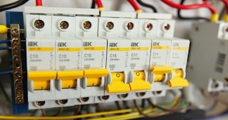 Монтаж УЗО - установка по доступной цене от 360 руб в Ейске от ЭлектроЕск